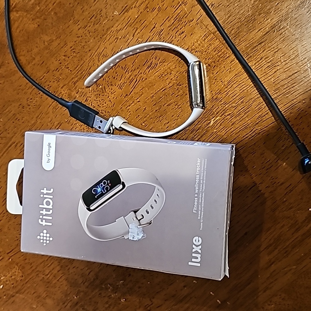 Fitbit Luxe gold